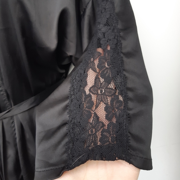 Lace Trim Robe - Picture 5 of 8